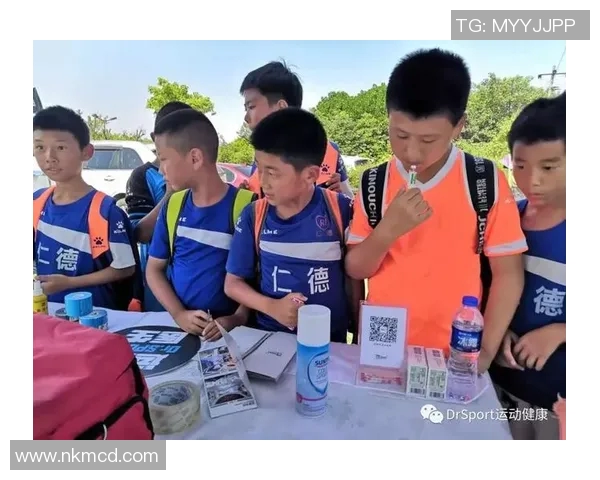 球星赛场上常喝哪些水助力运动表现与恢复揭秘 球星赛场上常喝哪些水助力运动表现与恢复揭秘