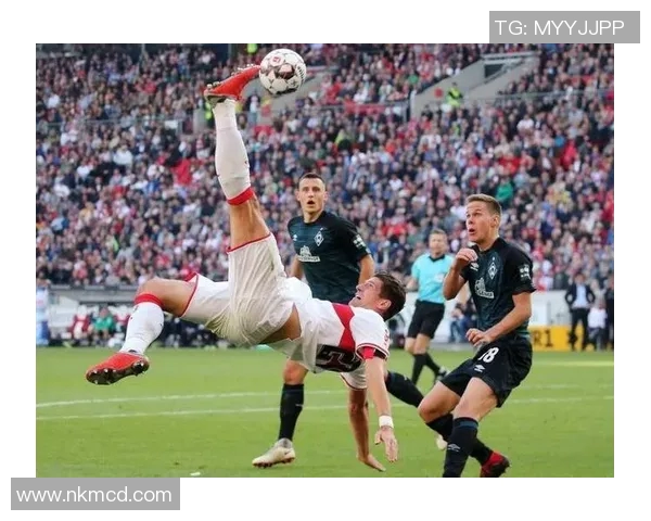 莫斯领衔球队新篇章 崭露头角的足球天才在绿茵场上闪耀光芒 莫斯领衔球队新篇章 崭露头角的足球天才在绿茵场上闪耀光芒