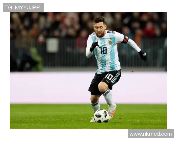 围绕梅西视角解读现代足球艺术魅力与绿茵赛场战术思维